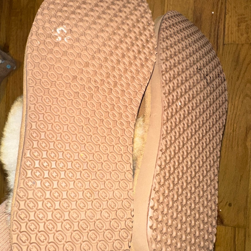 L.L. Bean Shearling Slippers NWOT - Picture 3 of 3